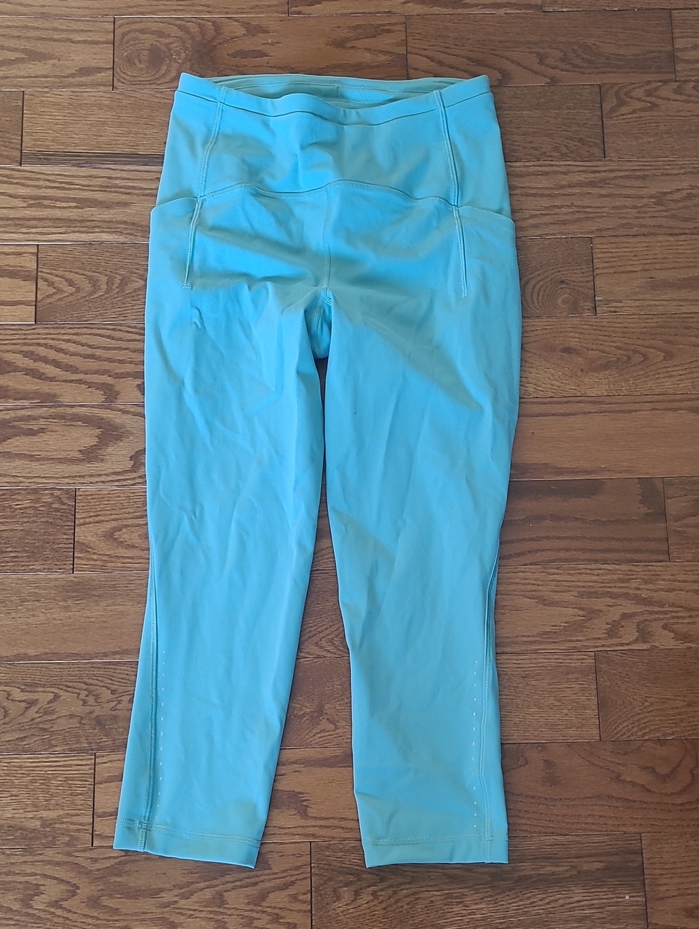 lululemon athletica Aqua Capri Leggings Size 6